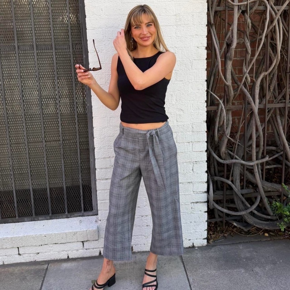 Zara Trafaluc grey plaid trouser capris with a belt Size M